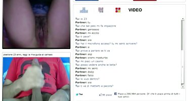 sex balan Ý masturbates vòi nước với cô sex cha duong ấy chân trong các vòi hoa sen.